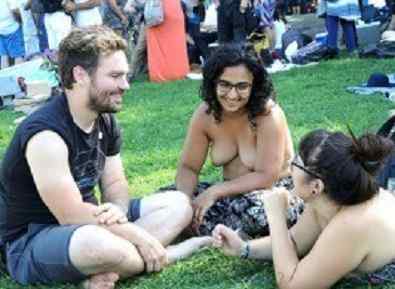 Gotopless Canada 10